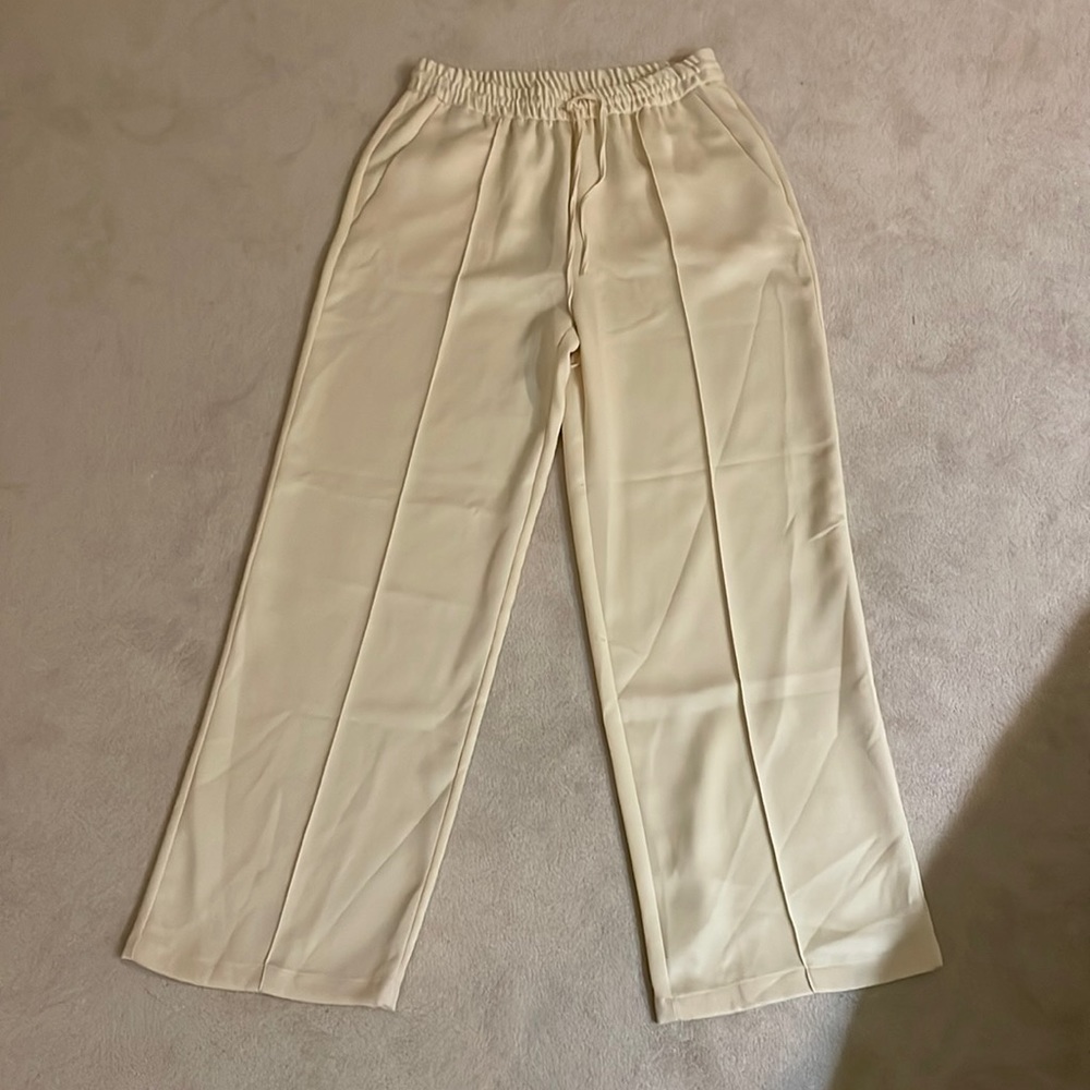 Zara cream drawstring pants in size large